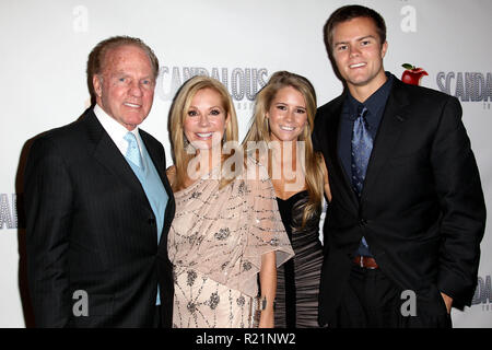 NEW YORK, NEW YORK - November 15: Frank Gifford, Kathie Lee Gifford, Cassidy Gifford und Cody Gifford besuchen Die candalous "Broadway Opening Night' nach Partei im Copacabana am 15. November 2012 in New York City. (Foto von Steve Mack/S.D. Mack Bilder) Stockfoto