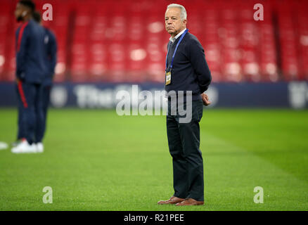 USA Interim Manager Dave Sarachan vor dem Internationalen freundlich im Wembley Stadion, London. Stockfoto