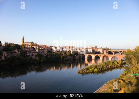 Blick auf das Ufer des Tarn, Albi, Frankreich Stockfoto