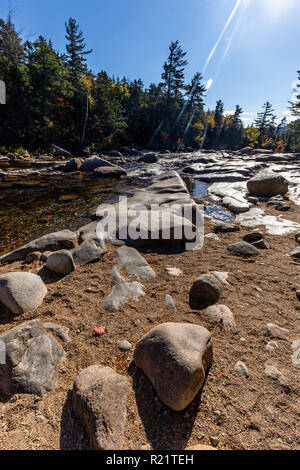 Die Swift Fluss entspringt in der Gemeinde von Livermore, New-Hampshire, auf der östlichen Seite der Kancamagus Pass, und fließt nach Osten in ein breites Tal Stockfoto