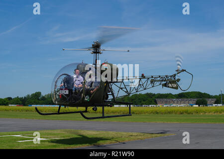 Bell 47 Sioux auf dem Flugplatz Breighton, Hull, Stockfoto