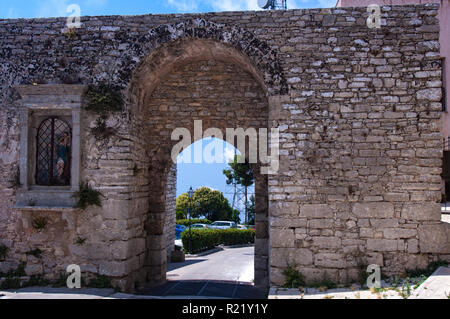 Porta Trapani, eines der Eingangstore nach Erice, Sizilien Stockfoto