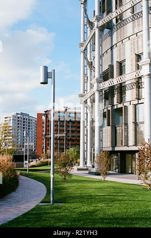 Gasspeicher Park, King's Cross, London UK, mit neuen Apartments Stockfoto