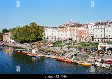 Riverfront in Richmond, South West London UK, von der Richmond Brücke, auf der Themse Stockfoto