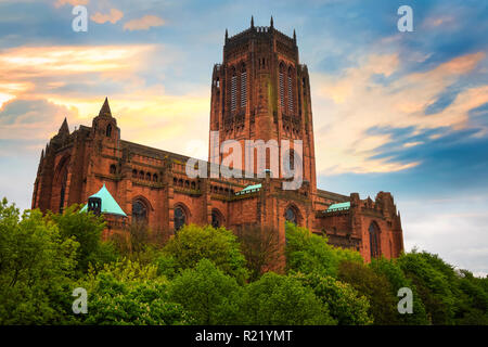 Kathedrale von Liverpool oder die Kathedrale Kirche des auferstandenen Christus, Liverpool in Großbritannien Liverpool, Großbritannien - 16 Mai 2018: Liverpool Cathedral basiert auf einem Entwurf von Stockfoto