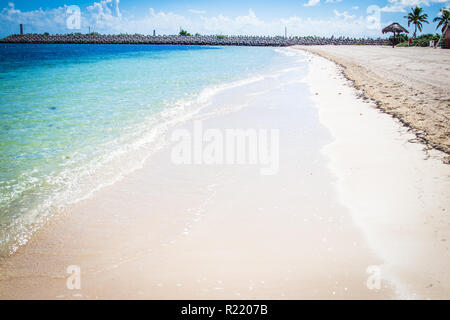 Klare blaue Wasser und den weißen Sand Strand in CANCUN Mexiko Stockfoto