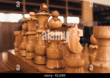 Großes Holz Schachfiguren Stockfoto