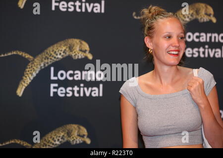 LOCARNO, Schweiz - 11.August 2018: ein Gast besucht die Auszeichnungen Nacht des 71. Filmfestival Locarno (Foto: Mickael Chavet) Stockfoto