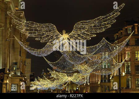 London, Großbritannien. 15. November 2018. Engel Weihnachten Lichter eingeschaltet in der Regent Street, London: Paul Brown/Alamy leben Nachrichten Stockfoto