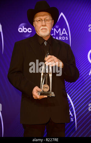Nashville, TN, USA. 14 Nov, 2018. 14. November 2018 - Nashville, Tennessee - Mike Henderson. Der 52. jährlichen CMA Awards, der Country Musik größte Nacht, bei Bridgestone Arena statt. Photo Credit: AdMedia Credit: AdMedia/ZUMA Draht/Alamy leben Nachrichten Stockfoto