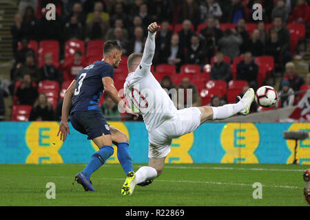 London, Großbritannien. 15. November 2018. Wayne Rooney von England geht in der Nähe von Scoring in der Nachspielzeit während der internationalen Freundschaftsspiel zwischen England und USA im Wembley Stadium am 15. November 2018 in London, England. (Foto von Matt Bradshaw/phcimages) Credit: PHC Images/Alamy leben Nachrichten Stockfoto