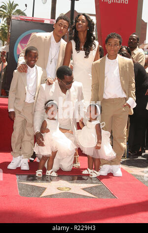 Hollywood, Kalifornien, USA. 2. Mai 2008. Sean 'Diddy' Combs mit einem Stern auf dem Hollywood Blvd. Walk of Fame geehrt. Sean "P. Diddy" Combs mit Freundin KIM PORTER und Family Credit: Clinton Wallace/Kugel Fotos/ZUMAPRESS.com/Alamy leben Nachrichten Stockfoto