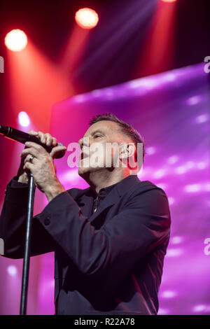 Dublin, Dublin, Irland. 14 Nov, 2018. Ricky Ross von Scottish pop rock Band Deacon Blue führt im Dubliner Olympia Theatre. Credit: Ben Ryan/SOPA Images/ZUMA Draht/Alamy leben Nachrichten Stockfoto