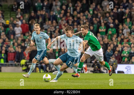 Dublin, Irland. 15 Nov, 2018. Paddy McNair und Jeff Hendrick in Aktion während der freundliche internationale zwischen Rep. von Irland und Nordirland im Aviva Stadium. Credit: Ben Ryan/SOPA Images/ZUMA Draht/Alamy leben Nachrichten Stockfoto