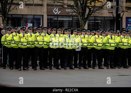 Glasgow, Renfrewshire, Großbritannien. 11 Nov, 2018. Mitglieder von Polizei Schottland sind in Rang während der Parade auf dem George Square gesehen. die Mitglieder der britischen Streitkräfte, Polizei Schottland, öffentlichen und anderen Dienstleistungen kam, und achtet auf jene, die sich in den letzten Konflikte geraten sind und zu denen, die während des Großen Krieges fiel zu bezahlen. 2018 markiert das 100-jährige Jubiläum der WK1. Credit: Stewart Kirby/SOPA Images/ZUMA Draht/Alamy leben Nachrichten Stockfoto