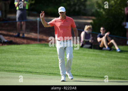 Dubai, Vereinigte Arabische Emirate. 15 Nov, 2018. Alex Noren von Schweden reagiert während der ersten Runde der DP World Tour Championship European Tour Golf Turnier 2018 Jumeirah Golf Estates in Dubai, Vereinigte Arabische Emirate, November 15, 2018. Credit: Mahmoud Khaled/Xinhua/Alamy leben Nachrichten Stockfoto