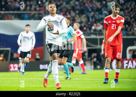 Leipzig, Deutschland. 15 Nov, 2018. In Deutschland Serge Gnabry (2. L) feiert zählen während einem internationalen Freundschaftsspiel zwischen Deutschland und Russland in Leipzig, Deutschland, November 15, 2018. Deutschland gewann mit 3-0. Credit: Kevin Voigt/Xinhua/Alamy leben Nachrichten Stockfoto