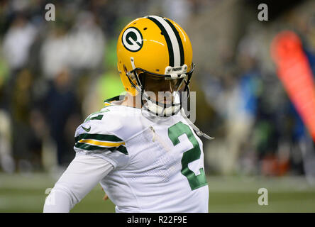 Seattle, Washington, USA. 15 Nov, 2018. Green Bay Kicker Maurer Crosby (2) bleibt locker auf dem Nebenerwerb während ein NFL Spiel zwischen den Seattle Seahawks und den Green Bay Packers. Das Spiel war im Century Link Feld in Seattle, WA gespielt. Credit: Jeff Halstead/ZUMA Draht/Alamy leben Nachrichten Stockfoto