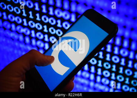 Krakau, Polen. 16 Nov, 2018. Microsoft edge Logo ist auf ein Android Mobiltelefon gesehen. Credit: Omar Marques/SOPA Images/ZUMA Draht/Alamy leben Nachrichten Stockfoto