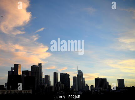 Los Angeles, USA. 05 Nov, 2018. Silhouette der Innenstadt von Los Angeles. Quelle: Britta Pedersen/dpa-Zentralbild/ZB/dpa/Alamy leben Nachrichten Stockfoto