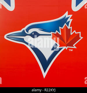 Das Wappen der Toronto Blue Jays ziert das Rogers Centre. Die Blue Jays sind ein Major League Baseball Team in der American League East Division. Stockfoto