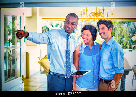 Immobilienmakler, Haus zu koppeln. Stockfoto