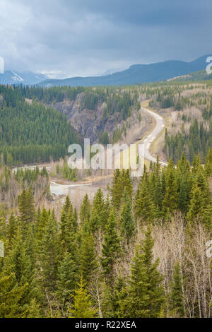 Blick in ein Tal in den Rocky Mountains bei Schafen River Provincial Park, Alberta, Kanada Stockfoto