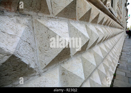 Detail der Marmor an den Wänden der Palazzo dei Diamanti in Ferrara, Italien Stockfoto