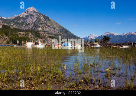 Blick auf die Berge und Seen Campanario an einem sonnigen Tag, Nationalpark Nahuel Huapi. San Carlos de Bariloche, Argentinien, Patagonien Stockfoto