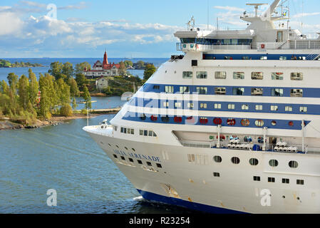 MS Silja Serenade, cruiseferry, in der Nähe der Inseln von Helsinki Archipel (Fragment) Stockfoto