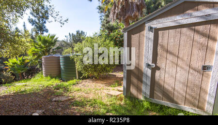 Rustikale Garten Holzschuppen Stockfoto, Bild: 182825916 - Alamy