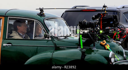 Die Coronation Street Roy Cropper, durch David Neilson und Debbie Rush wer spielt Anna Windass Dreharbeiten in einem Auto an der Promenade von Blackpool gespielt. Stockfoto