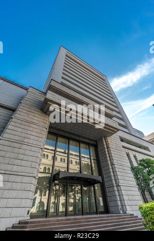 Tokio, Chuo Ward - 26. August 2018: Eingang der Tokioter Börse (shokentorihikijo). In Nihonbashi Kabutocho Bezirk entfernt. Stockfoto