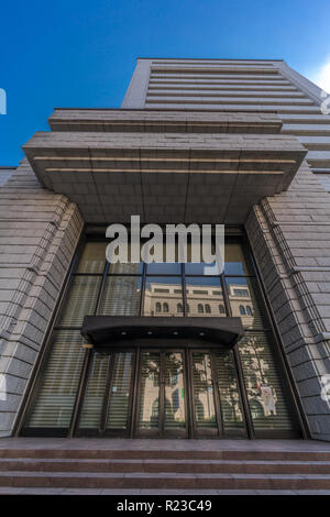 Tokio, Chuo Ward - 26. August 2018: Eingang der Tokioter Börse (shokentorihikijo). In Nihonbashi Kabutocho Bezirk entfernt. Stockfoto