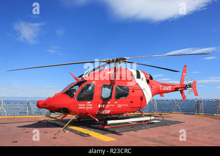 Kanadische Küstenwache, Bell 429 Hubschrauber auf dem Hubschrauberlandeplatz Der CCGS Amundsen Stockfoto