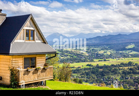 ZAKOPANE, Polen - 16. SEPTEMBER 2018: Sommer Panorama der Tatra, die Umgebung der Stadt, im südlichen Polen Zakopane Stockfoto