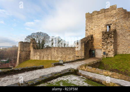 Das Äußere Gatehouse der normannischen/mittelalterlichen Burg Pickering in North Yorkshire Stockfoto