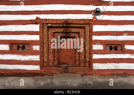 Indien, Himachal Pradesh, Alte Manali, 08.12.2010: typisch Himalayan Haus im Dorf Old Manali Stockfoto