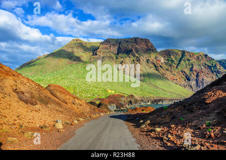 Berge in der Nähe von Punto Teno Leuchtturm im Norden - Westküste von Teneriffa, Kanarische Inseln Stockfoto