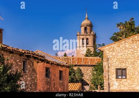 Mittelalterliche Dorf von Medinaceli und Kuppel der Stiftskirche St. Maria Himmelfahrt. Soria Spanien Stockfoto