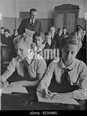 Sechste Klasse Schulraum in der lettischen UdSSR (Union der Sozialistischen Sowjetrepubliken) Stockfoto