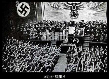 Foto von einem Reichstag-Rallye von der Kroll-Oper in Berlin. Hitler spricht den Reichstag Vorschlag für den Frieden, die von M. Daladier angeprangert wurde. Hitler ist in der ersten Reihe mit Hess und Ribbentrop neben ihm gezeigt. Datierte 1939 Stockfoto