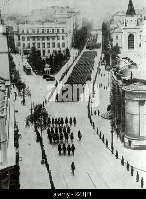 Deutsche Truppen geben Sie Warschau auf leeren Straßen. Bei dem Überfall auf Polen 1939 Stockfoto