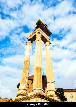 Der Tempel des Apollo Sosianus (vorher bekannt als die Apollinar und den Tempel des Apollo Medicus) ist ein römischer Tempel von Apollo in der Campus Martius, neben dem Theater von Marcellus und der Portikus Octaviae, in Rom, Italien. Stockfoto