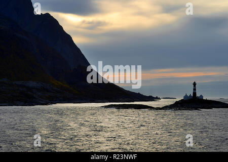 Einsamen Leuchtturm in der Nähe von Berg, Norwegen Stockfoto