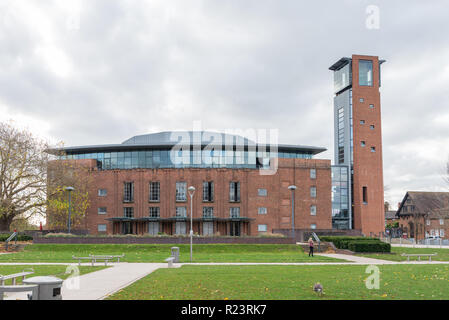 Das Royal Shakespeare Theatre Ansicht von Bancroft Gärten in Stratford-upon-Avon, Warwickshire Stockfoto