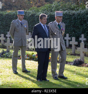 Sa. 10. Nov 2018. Französischer Botschafter Jean-Pierre Jouyet an der Freien französischen militärischen Bereich zu einer Trauerfeier & Award militärische Medaillen führen. Stockfoto