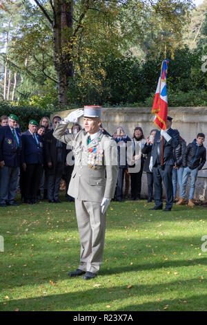 Sa. 10. Nov 2018. Französischer Botschafter Jean-Pierre Jouyet an der Freien französischen militärischen Bereich zu einer Trauerfeier & Award militärische Medaillen führen. Stockfoto