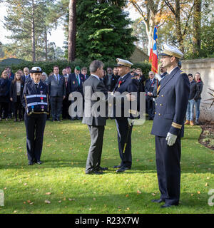 Sa. 10. Nov 2018. Französischer Botschafter Jean-Pierre Jouyet an der Freien französischen militärischen Bereich zu einer Trauerfeier & Award militärische Medaillen führen. Stockfoto