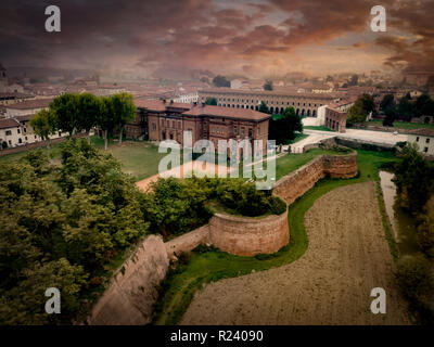 Luftaufnahme von UNESCO Weltkulturerbe Sabbioneta, eine befestigte geplante Renaissance Stadt in Italien Stockfoto